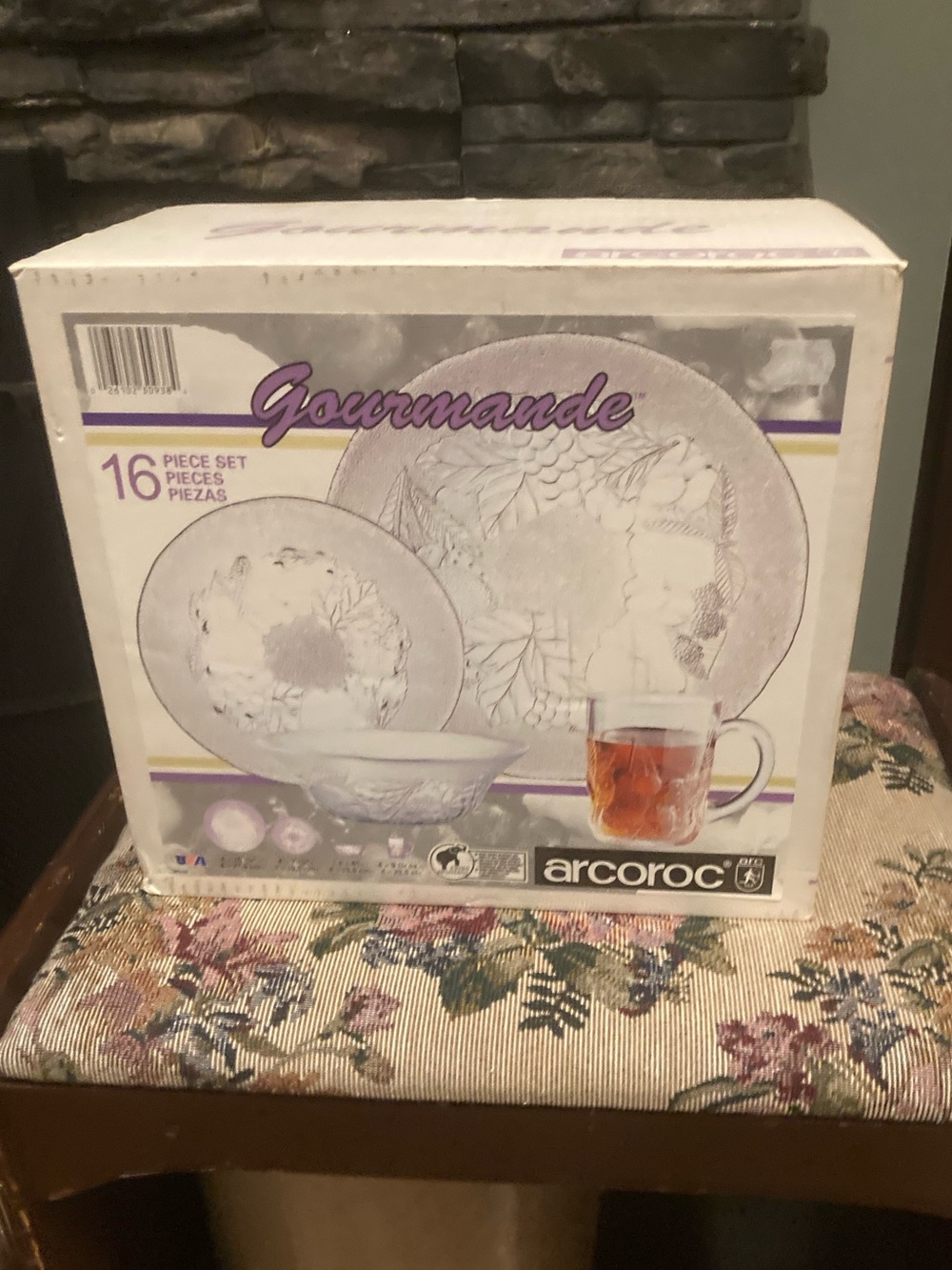 Gourmande Glass Dinnerware Set in Clear